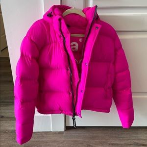 Aritzia TNA Super Puff Shorty Cropped Hot Pink Fuschia